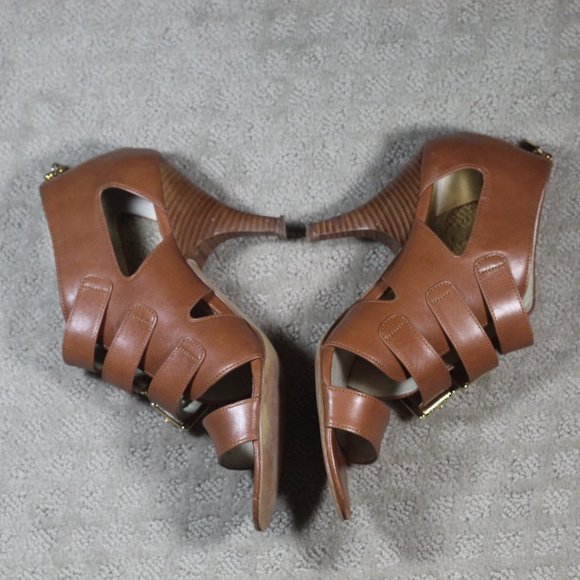 Michael Kors Size 9M Strap Gold Buckle Leather Zipper Heels - Picture 3 of 8